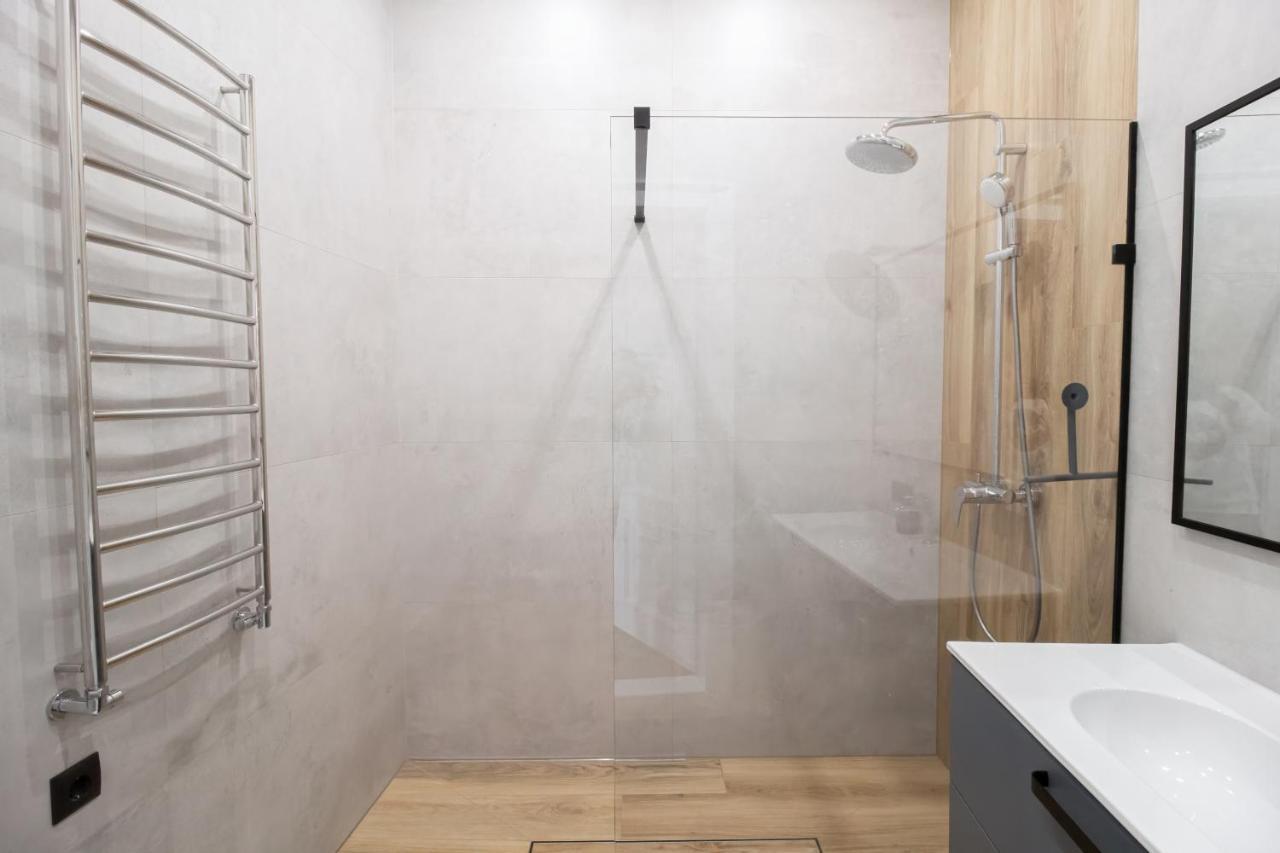 Seveneleven Apartments Chernivtsi Luaran gambar