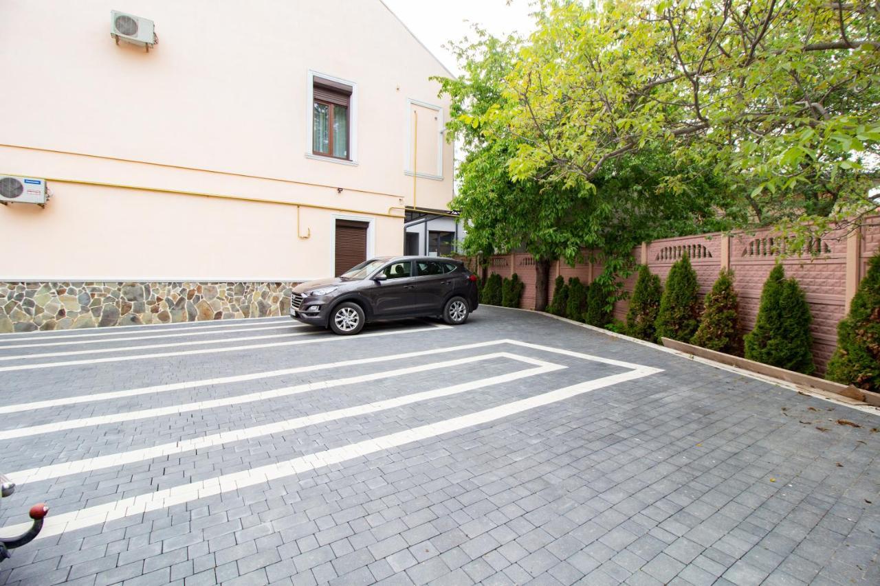 Seveneleven Apartments Chernivtsi Luaran gambar