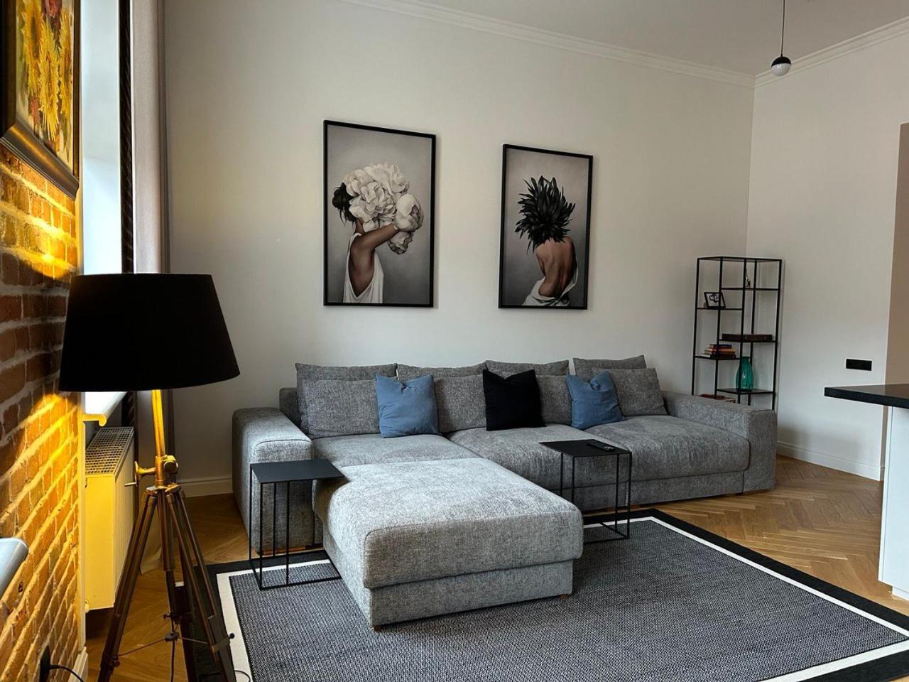 Seveneleven Apartments Chernivtsi Luaran gambar