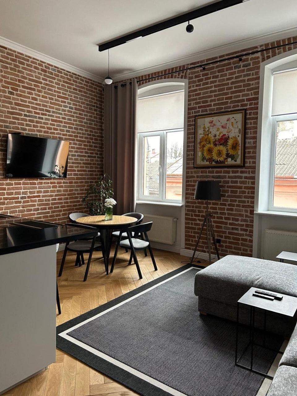 Seveneleven Apartments Chernivtsi Luaran gambar