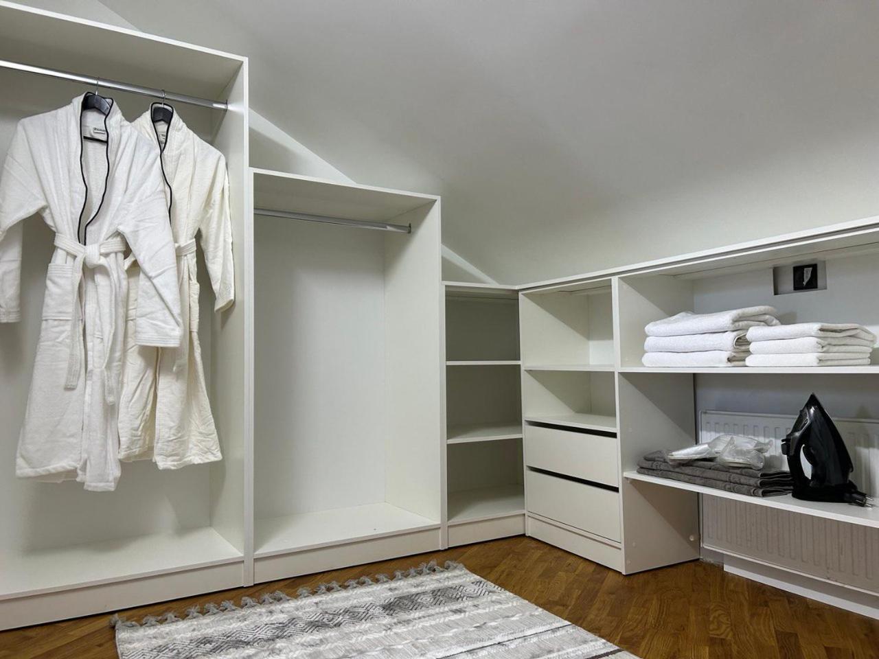Seveneleven Apartments Chernivtsi Luaran gambar