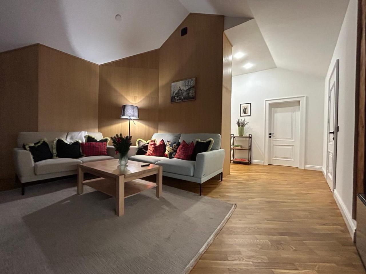 Seveneleven Apartments Chernivtsi Luaran gambar